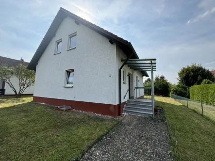 Außenansicht - Haus kaufen in Frensdorf - Wohnen in reizvoller Umgebung - kleines Zweifamilienhaus in Frensdorf