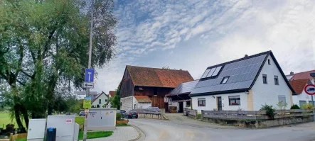 Gesamtes Anwesen - Haus kaufen in Heroldsbach - Fränkische Idylle: Einfamilienhaus mit Nebengebäuden und Scheune auf großem Grund!