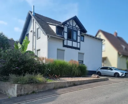 Vorderansicht - Haus kaufen in Coburg - Charmantes Mehrfamilienhaus! 