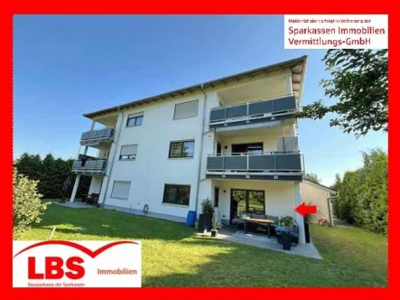 Außenansicht EG - Wohnung kaufen in Schwandorf - Ausgezeichnete und moderne 2-Zimmer-Erdgeschosswohnung mit Terrasse und Außenstellplatz in Schwandor