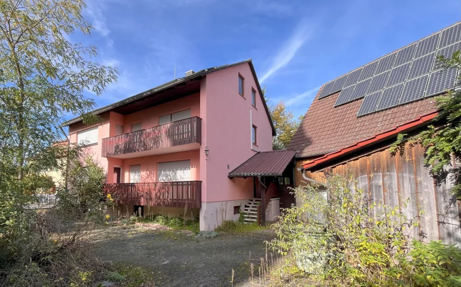 Ansicht  - Haus kaufen in Markt Erlbach - Großzügiges 2- Familienhaus im Dorfkern von Linden