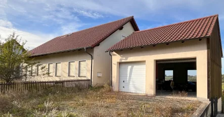 Vorderansicht - Haus kaufen in Oberaurach - Ein Traumhaus im Dornröschenschlaf!