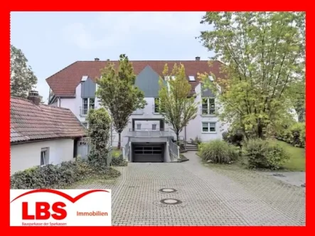 Hausansicht - Wohnung mieten in Sulzbach-Rosenberg - 2 ZIMMER ERDGESCHOSSWOHNUNG MIT ca. 80m² WFL UND 2 TG PLÄTZE NÄHE STADTPARK VON SULZBACH