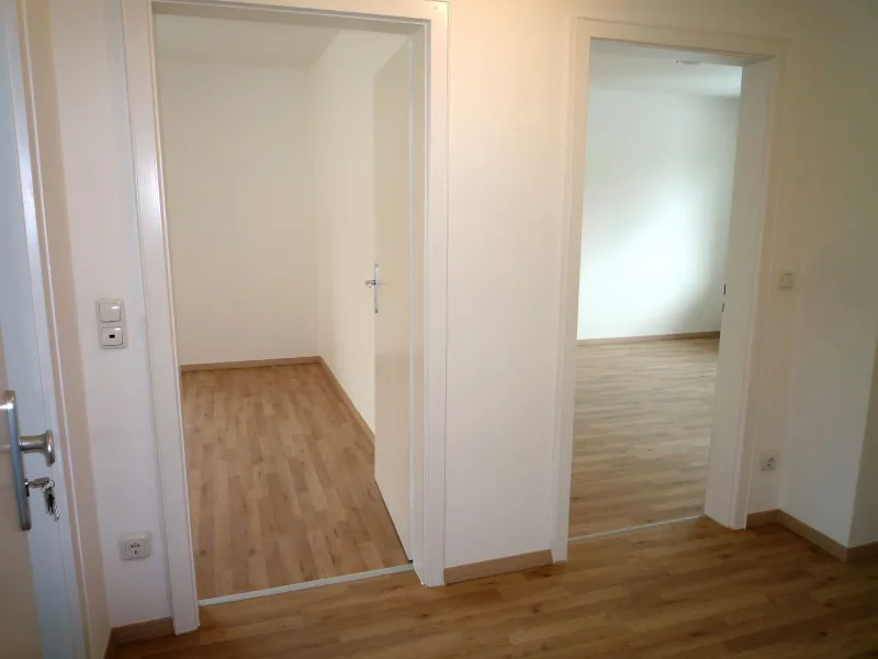 Diele - Wohnung mieten in Landshut - 2-Zi.-Wohnung mit Balkon !