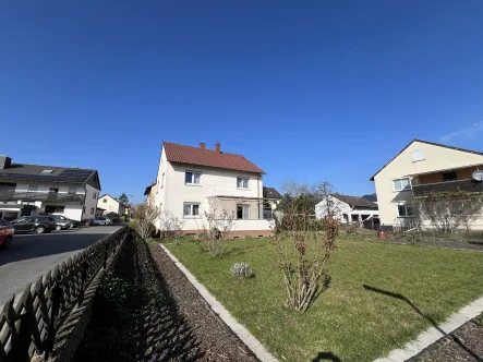 Wohnhaus mit Grundstück  - Haus kaufen in Kleinwallstadt - Ein- bis Zweifamilienhaus mit Garage und Garten in Kleinwallstadt 