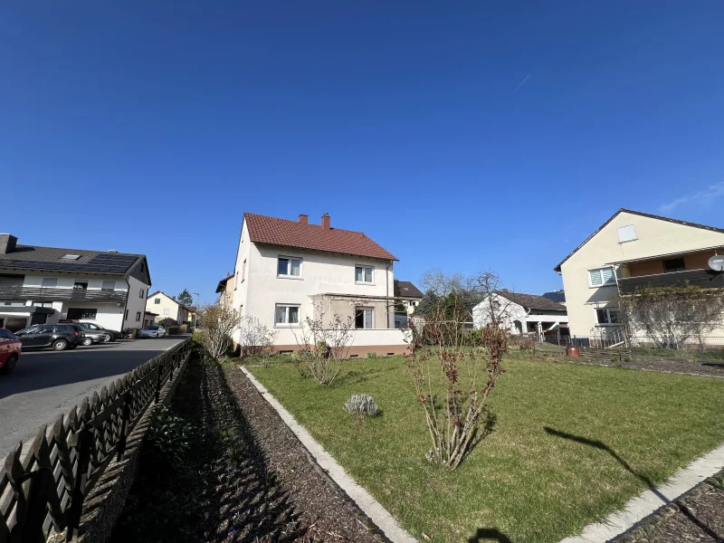 Wohnhaus mit Grundstück  - Haus kaufen in Kleinwallstadt - Ein- bis Zweifamilienhaus mit Garage und Garten in Kleinwallstadt 
