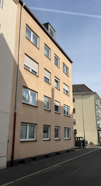 Wohnhaus mit 10 Wohneinheiten  - Wohnung kaufen in Aschaffenburg - Stadtkult hautnah - Etagenwohnung mit Balkon. 