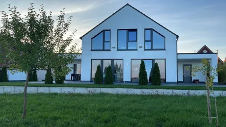 Objekt Süd mit  Terrassen - Haus kaufen in Ansbach - Exklusives Einfamilienhaus in Ansbach Eyb - Wohnen wie im Urlaub