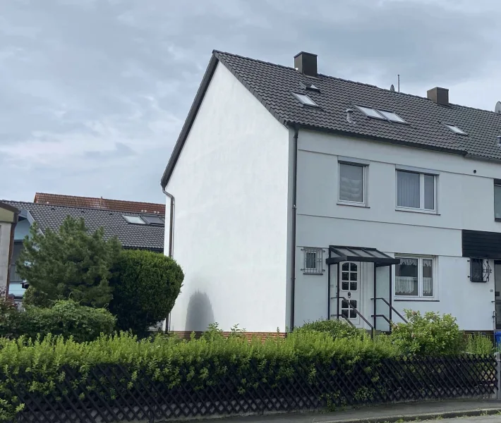 Hausansicht Titel - Haus kaufen in Fürth - Großes Reiheneckaus in Fürth Stadeln