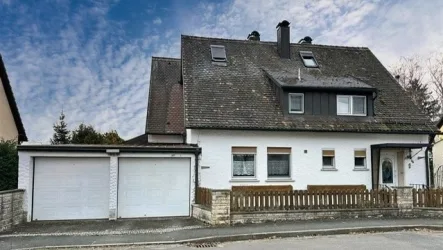 Frontansicht - Haus kaufen in Diespeck - Ein Zuhause mit Geschichte und Zukunft- Machen Sie es zu Ihrem persönlichen Schmuckstück!