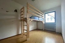 Kinderzimmer im Erdgeschoss mit Hochbett