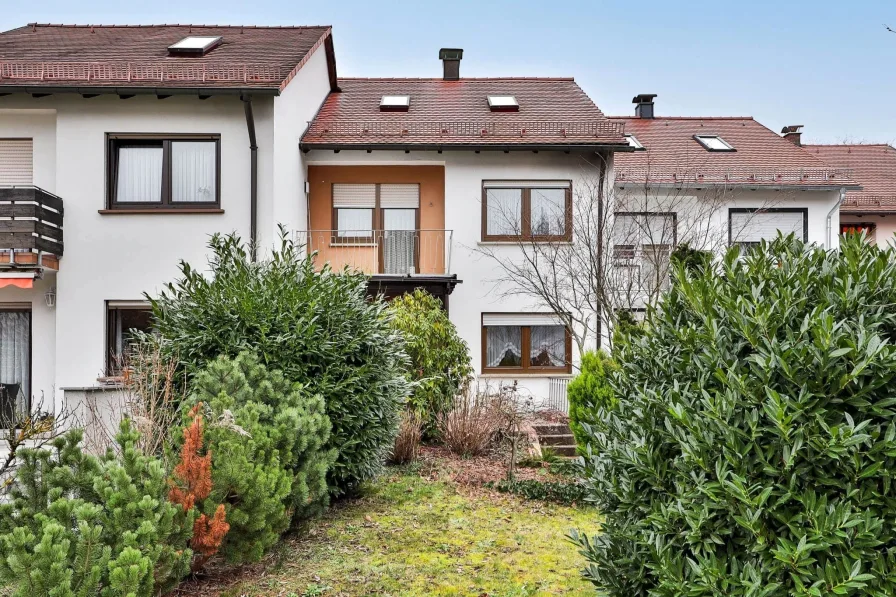 Deckblattbild - Haus kaufen in Nürnberg - Reihenmittelhaus mit Garage in Gebersdorf
