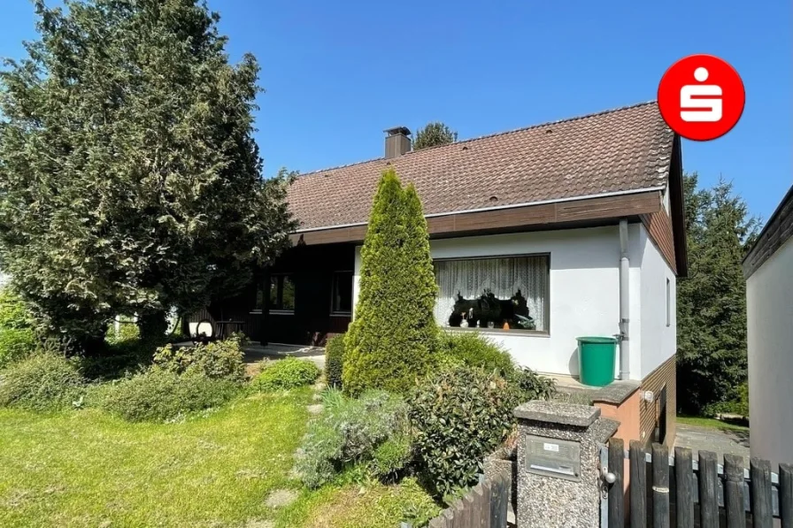 Ansicht - Haus kaufen in Hersbruck - Geräumiges Wohnhaus in ruhiger Lage von Ellenbach