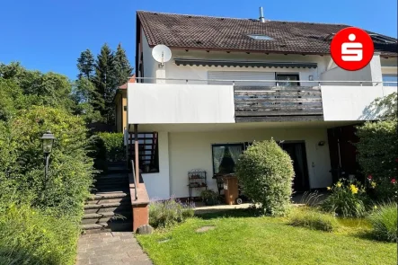 Hausansicht mit Garten - Haus kaufen in Hersbruck - Großzügige DHH in sonniger Lage von Hersbruck