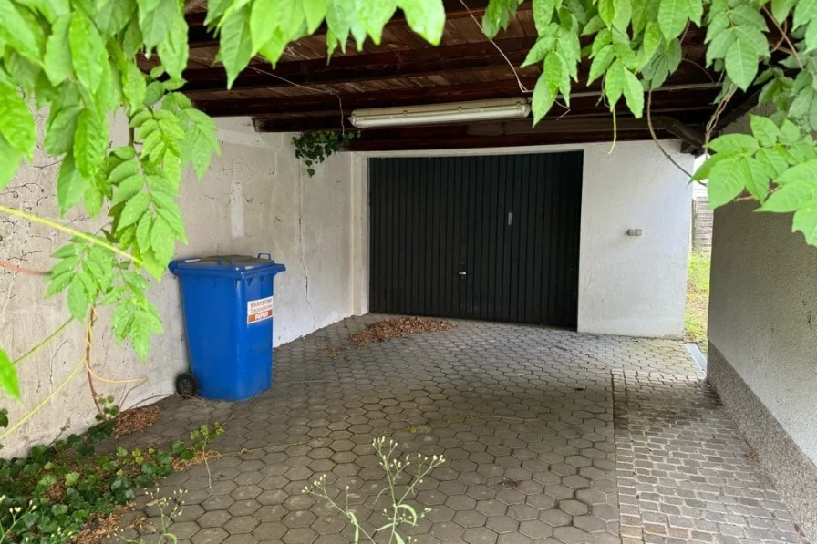 Carport mit Garage