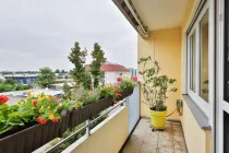 Zweiter Balkon vor Wohnzimmer