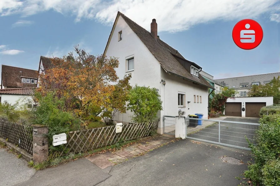 Titelbild - Haus kaufen in Nürnberg - Handwerker aufgepasst! ZFH mit Potential in Nbg-Herpersdorf 