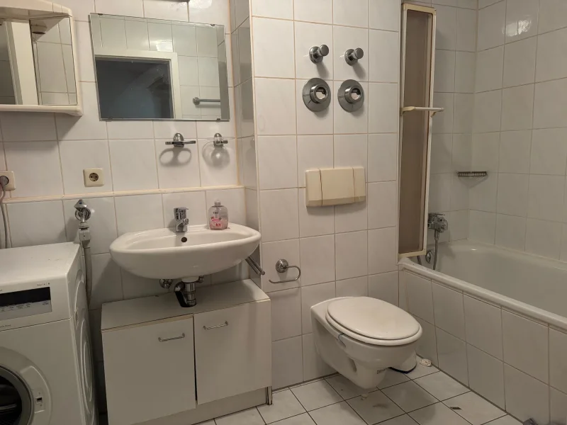 Badezimmer mit Badewanne