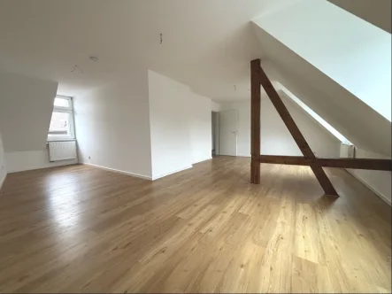 Wohnen&Essen - Wohnung mieten in Nürnberg - Großzügige 3-Zimmer-Dachgeschosswohnung in Nürnberg/Hohe Marter!