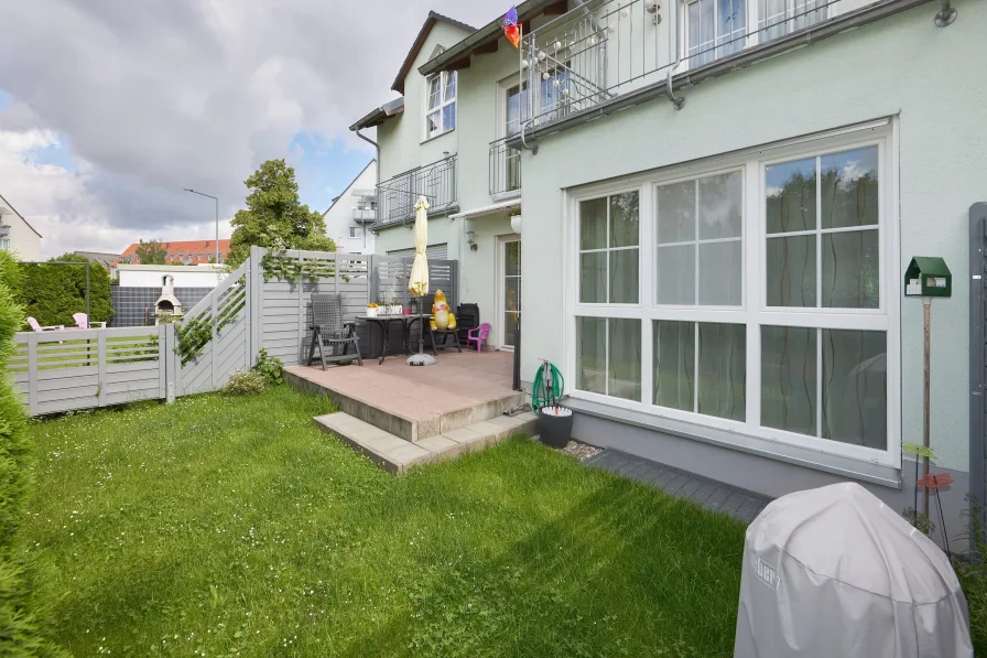 Garten mit Blick auf die Terrasse