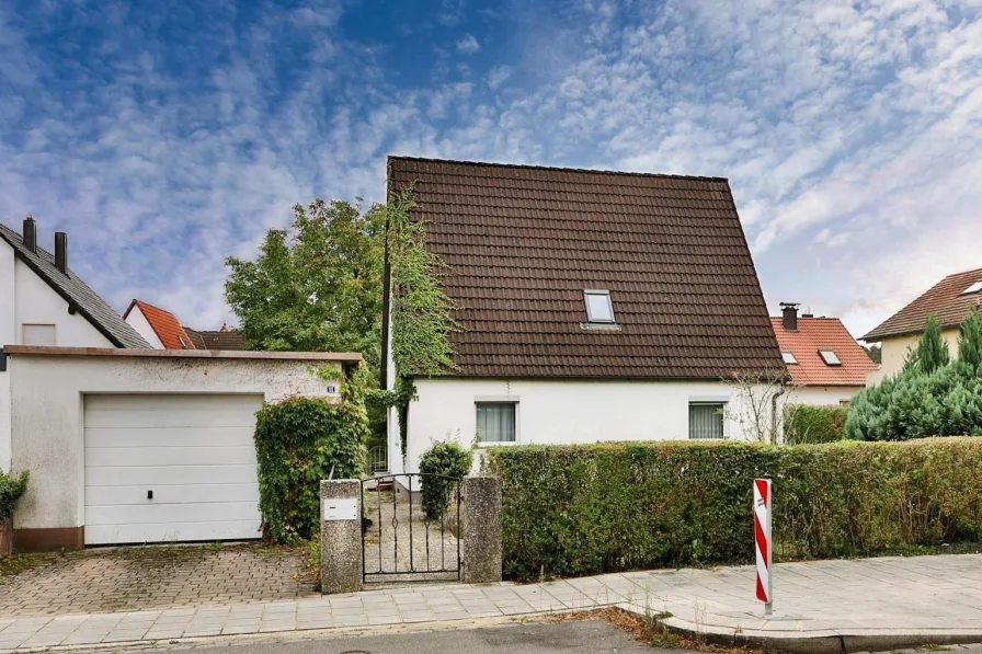 Bestandshaus mit Garage