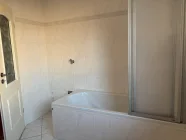 Badezimmer mit Badewanne