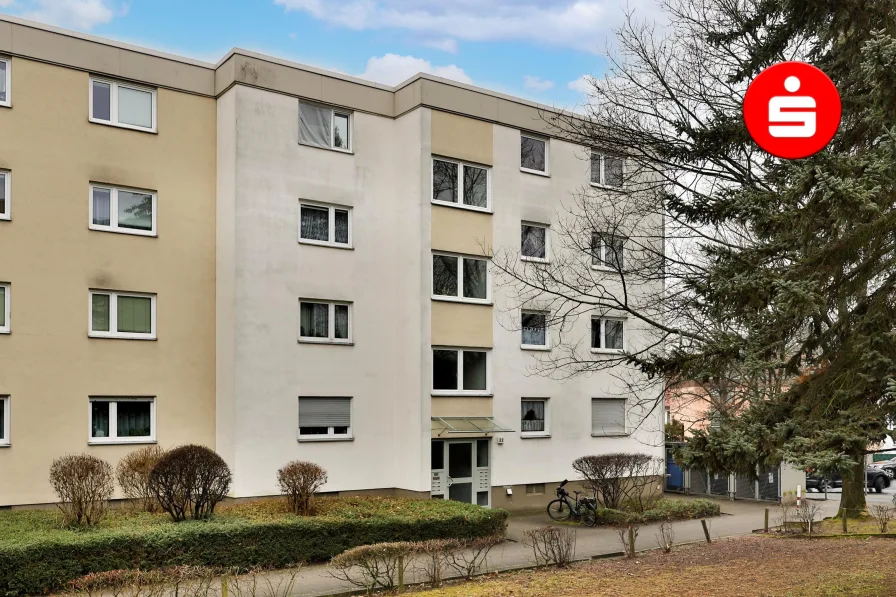 Deckblattbild - Wohnung kaufen in Nürnberg - Freie 2-Zimmer-Wohnung mit Tiefgaragenstellplatz in Röthenbach b. Schw.