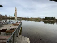 Terrasse und Weiher