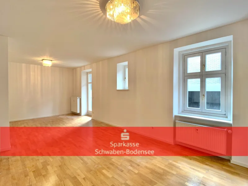 Wohnzimmer - Wohnung kaufen in Augsburg - Kernsanierte Altbau-Wohnung in der Augsburger Altstadt - Sofort beziehbar!