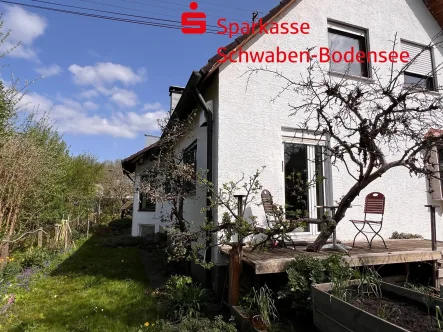 Ansicht von der Straße - Haus kaufen in Welden - Charmantes Wohnhaus Mitten in Welden