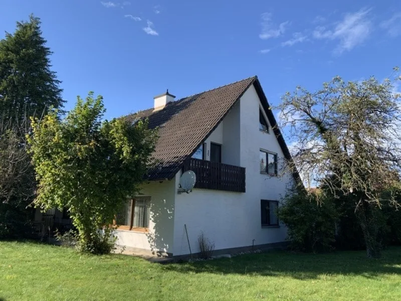 Ostansicht - Haus kaufen in Königsbrunn - Freistehendes Einfamilienhaus in ruhiger Lage in Königsbrunn