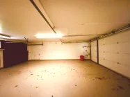 Mega-Garage mit Durchfahrt in den Garten