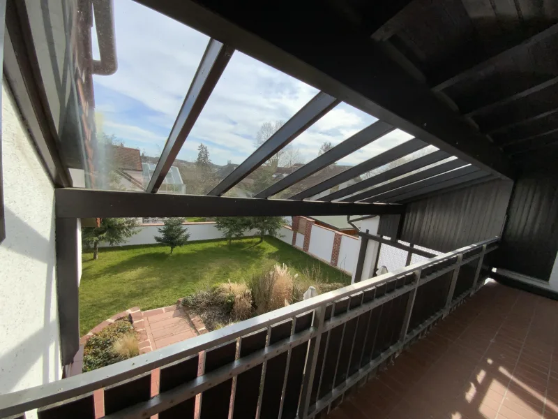 Balkon mit Blick in den Garten