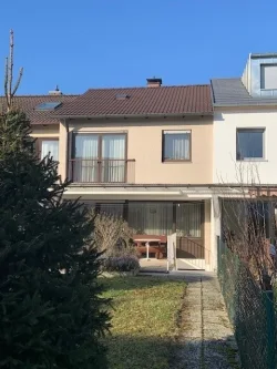 Ansicht Süd-Ost - Haus kaufen in Stadtbergen - Kleines Reihenhaus mit Potential in Stadtbergen-Leitershofen