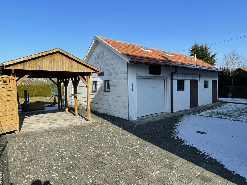 Carport, Garage im Nebengebäud