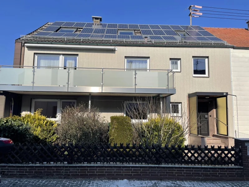 Süd Ansicht - Haus kaufen in Gersthofen - Wohnhaus in guter Lage, als Kapitalanlage oder Mehrgenerationenhaus geeignet!