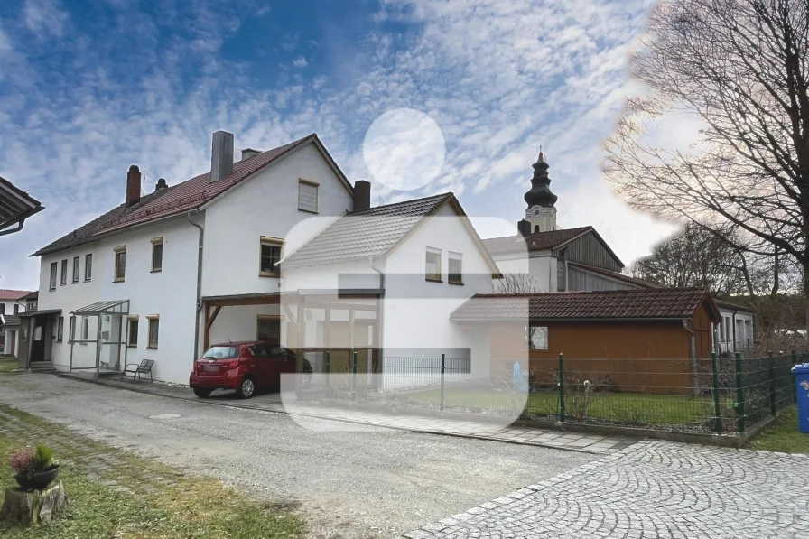 Außenansicht - Haus kaufen in Arnstorf - Renovierte Doppelhaushälfte mit idyllischem Flair