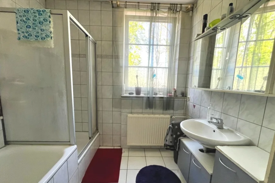 Wohnung 1: Badezimmer