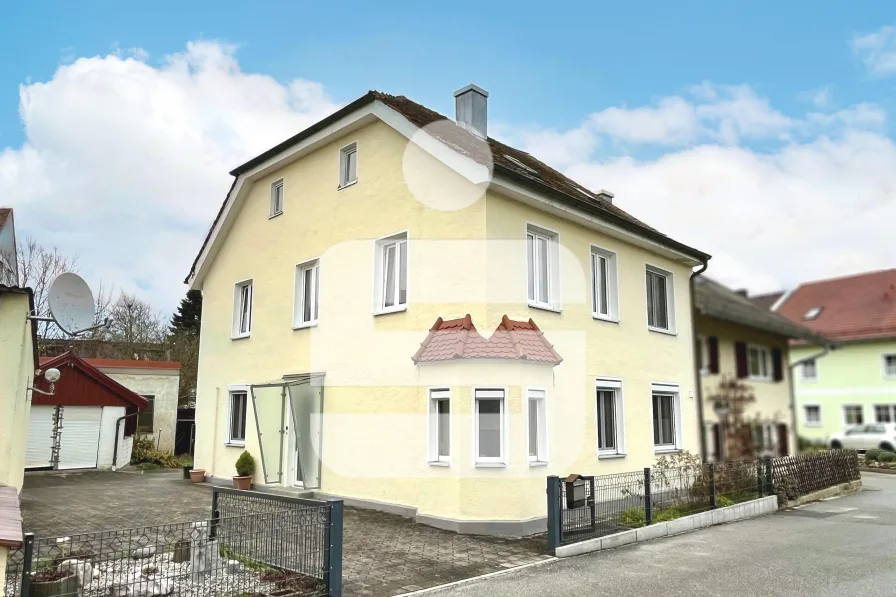 Außenansicht - Haus kaufen in Arnstorf - Charmantes Stadthaus mit vielen Nutzungsmöglichkeiten