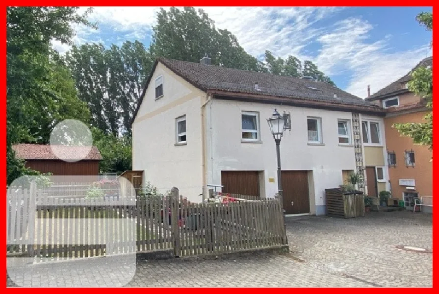 Straßenansicht - Haus kaufen in Scheinfeld - Scheinfeld - ruhige Lage im Ortskern - gepflegtes ZFH mit Garage