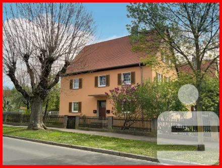 Straßenansicht - Haus kaufen in Bad Windsheim - 2 große Wohnungen in einem Haus – Eigentum zahlt sich aus!