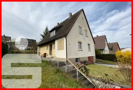 10147 Hausansicht - Deckblatt - Haus kaufen in Diespeck - Diespeck – NEUE CHANCE! 2-FH mit Potenzial in ruhiger Lage