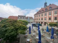 Ausblick auf den Marktplatz im Sommer