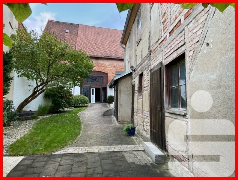 Innenhof - Garten - Blick zur Scheune - Haus kaufen in Neustadt - Einmalige Gelegenheit!!! Renoviertes Wohnhaus mit Nebengebäuden am schönen Neustädter Marktplatz