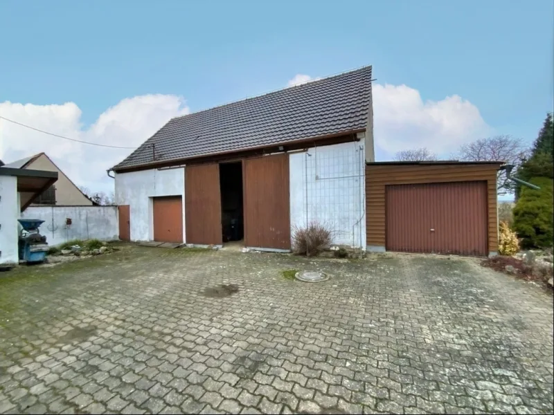 Scheune und Garage