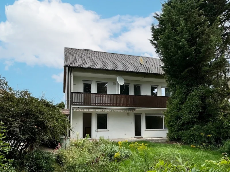 Außenansicht - Haus kaufen in Regensburg - Das Haus für den Gartenfreund!