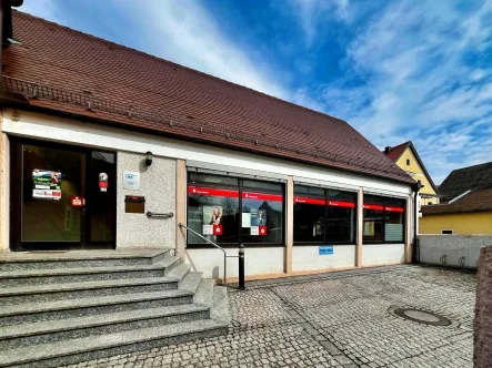 Blick zum Eingang - Büro/Praxis kaufen in Kallmünz - Gewerbeobjekt in Kallmünz