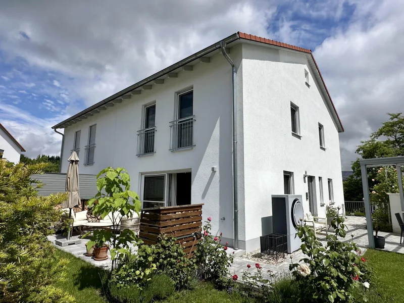 Außenansicht - Haus kaufen in Wiesent - Ein Haus, um das Sie beneidet werden