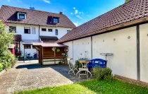 Terrasse mit Gartenhäuschen