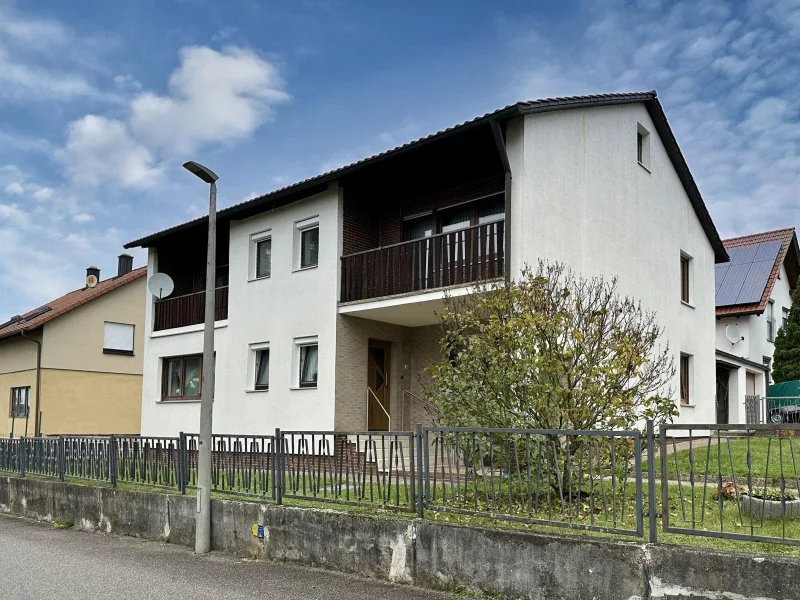 Außenansicht - Haus kaufen in Regensburg - Viel, viel Platz für die ganze Familie!